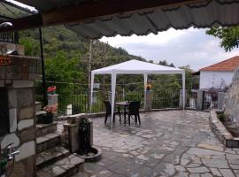 Akis Apartments, hotel in Maries