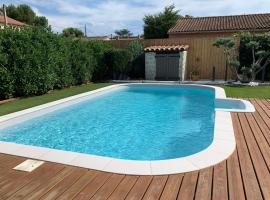 House with pool and garden at the doors of Avignon - Welkeys, hotell i Morières-lès-Avignon