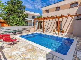 Stunning Home In Betiga With Outdoor Swimming Pool, viešbutis mieste Barbariga