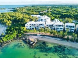 Beach Front Holiday apartment, hotelli kohteessa Grand Gaube