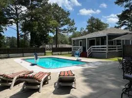 Train Depot - 3 BR Home with Pool, Sand Volleyball & Pool Table