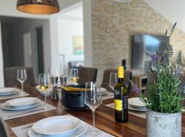 Apartment Los Anđeles, pet-friendly hotel sa Podstrana