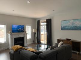 SIMPLY COMFORT - Charming New Home Near Lake Huron, hotell i Port Elgin