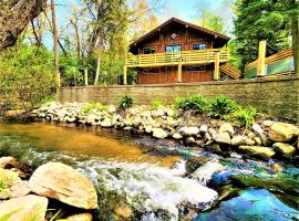 Beachside-HotTub-Fireplace-Authentically Northern, chalet di Traverse City