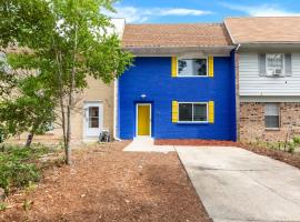 Retro - Arcade Home, Kids, Dogs, Grill, & Beach!, Hotel in Fort Walton Beach