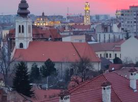 Over the City, хотел близо до Аквапарк ,,Нимфея“, Орадя