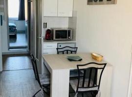 Location appartement proche cité médiévale de Pérouges, CNPE、Chazey-sur-Ainの格安ホテル