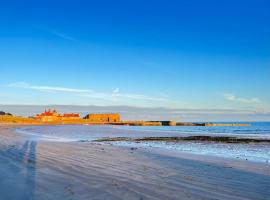 Rockview Beadnell - Perfect Family Retreat, hotel with parking in Beadnell