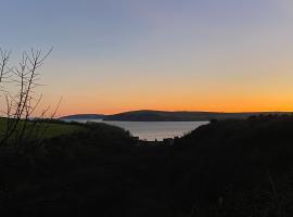 Ty Nain, Newport, Pembrokeshire – dom przy plaży w mieście Goodwick