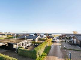 Lovely Home In Bjert With Kitchen, hotell med parkering i Binderup Strand