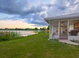 Lovely Lakefront Home Bird Watchers Paradise!
