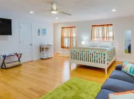 Gulf Breeze Vacation Rental for 2 with Pool Access!