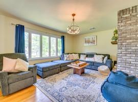 Family-Friendly Catskills Home with Private Pool!, παραθεριστική κατοικία σε Cairo