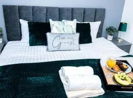 DUDLEY 3 Bed House-PERFECT FOR CONTRACTORS-FAMILIES-LONG & SHORT STAY