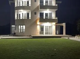 Hamptons Village Apartments Ada Bojana