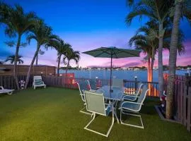 Lakefront Retreat Villa Water View Fishing Casino