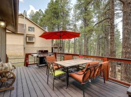 Scenic Flagstaff Home with EV Charger, 10 Mi to Dtwn, hotell i Flagstaff