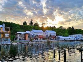 BOATYARRD Inn # 9, resort in Langley