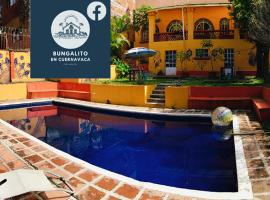 Bungalito en Cuernavaca โรงแรมในเควนาวากา