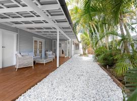 2-Bedroom Oasis in Redcliffe - 6B, hotel in Redcliffe