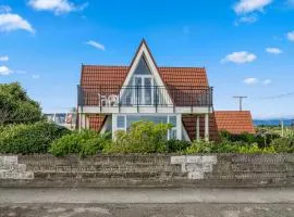 Alpha - Otaki Beach Holiday Home