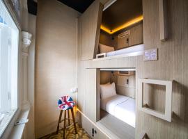 CUBE Boutique Capsule Hotel at Kampong Glam, capsule hotel in Singapore