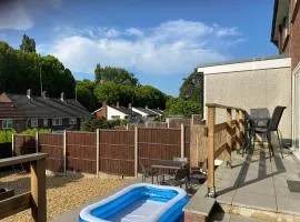 3 Bedrooms house ideal for long Stays!
