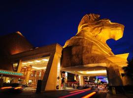 SUNWAY LAGOON/PYRAMID/UNIVERSITY l 6-15pax l, hotel em Petaling Jaya