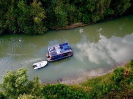 Danube Delta Houseboat, boat in Tulcea