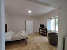 SUITE Rooms in Tenuta Asinara Vineyard、ソルソのホテル