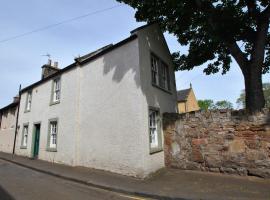 Dolphin Cottage- traditional cottage on Fife Coast、アンストラザーのバケーションレンタル