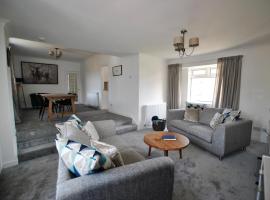 Mariners Retreat- spacious apartment in Crail, hotel with parking in Crail