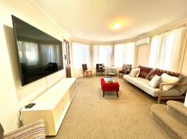 3 Bedroom Town house near Gosford CBD Sleeps 6 plus, hotel v destinaci Gosford
