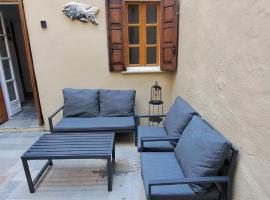 The Retreat in the heart of Old Town Rhodes, villa en Rodas