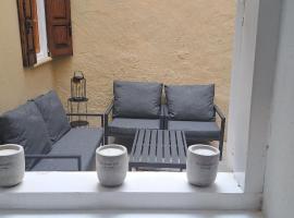 The Retreat in the heart of Old Town Rhodes, casa vacanze a Città di Rodi