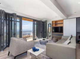 Harbour facing Penthouse, hotel with parking in Cape Town