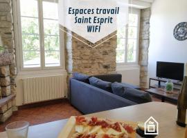 Eroso Saint Esprit proche gare WIFI bureaux, hotel in Bayonne