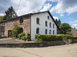 Gîte Les trois charmes, počitniška hiška v mestu Gouvy