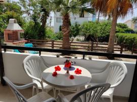 Palm garden paradise, hotel v mestu Perivolia