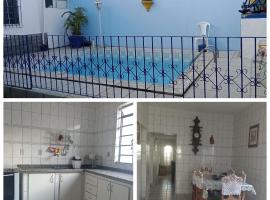 CASA de 2 QUARTOS, casă de vacanță din Guaratinguetá