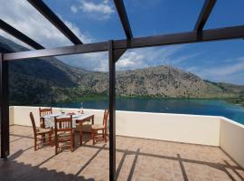 Lakescape Villa In Kournas - Amazing View, hotel em Kávallos