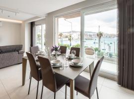 Seafront Luxury Apartment, хотел близо до Остров Сейнт Пол, Сейнт Полс Бей
