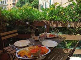 Chiaro di Luna - Casa Vacanze, hotel dekat Stasiun Metro Porta Furba - Quadraro, Rome