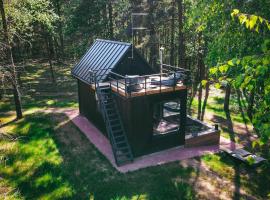 BRENDIS -'Virš Ąžuolų' - Forest SPA - FREE jacuzzi, hotell i Paplatelė