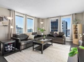 Superb 2 bedroom downtown with river view，薩斯卡通的度假住所