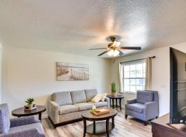 Family Home in Longwood Private Yard and Fire Pit!, family hotel in Orlando