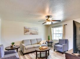 Fire Pit and Private Yard Family Home in Longwood!, hotel v Orlandu