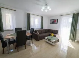 Apartament Villa Mikołajki Popiełuszki 8 blisko centrum i promenady parking gratis, 50 metrów od letnich basenów