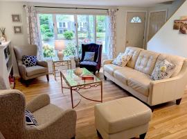 Spacious 4BR house on a quiet street in Centerville 5 min to Craigville beach, hotel in Centerville