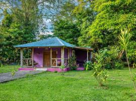 Casa Lavanda in tropical jungle garden, hôtel à Manzanillo